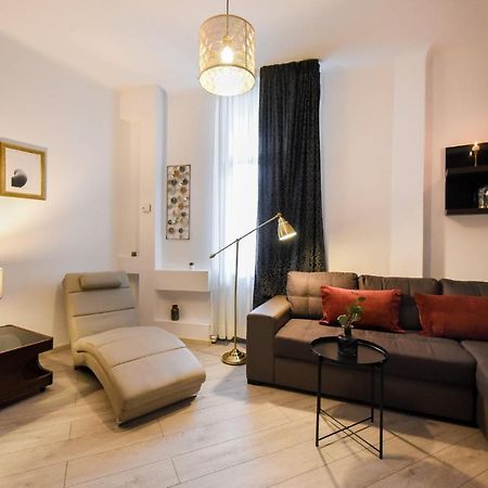 דירות בוקרשט Amazing Location & Elegant Apt - Old Town מראה חיצוני תמונה