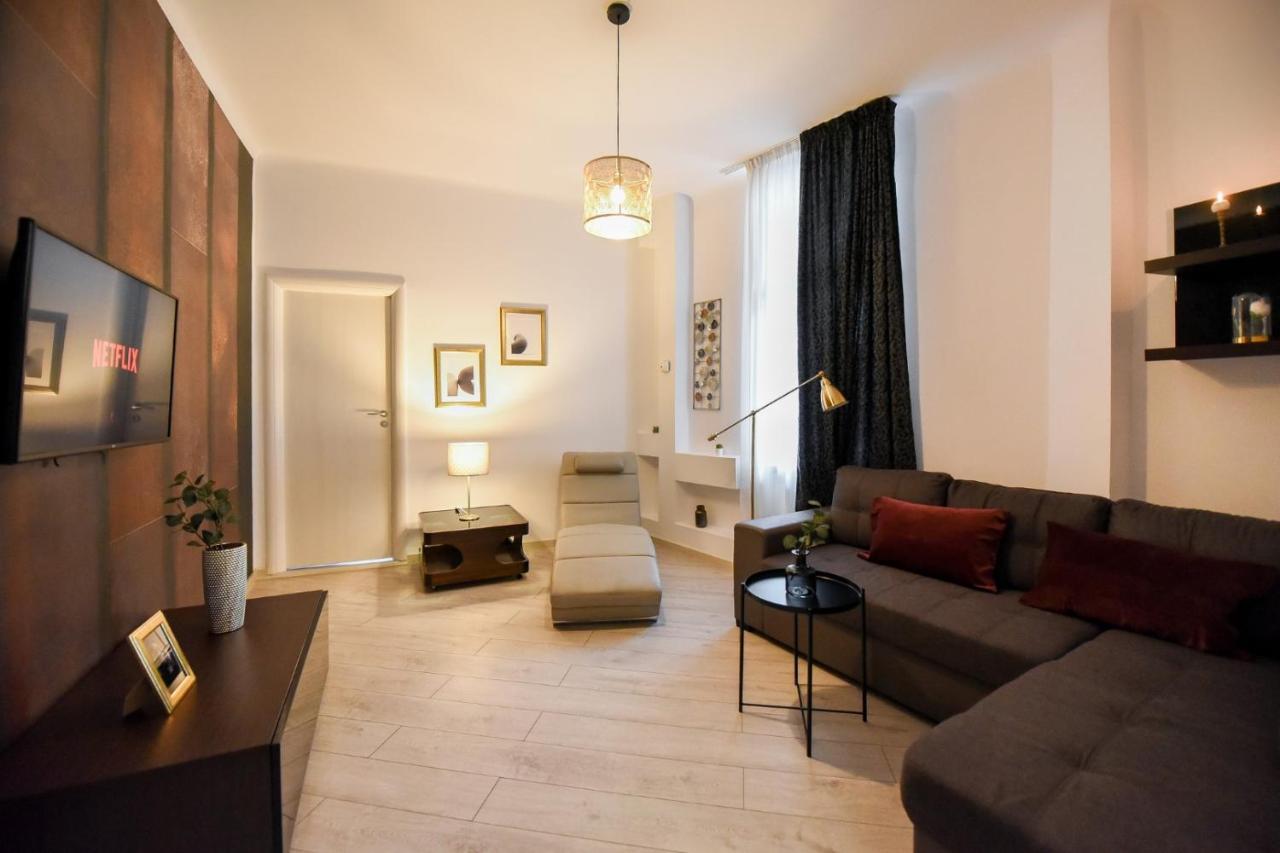 דירות בוקרשט Amazing Location & Elegant Apt - Old Town מראה חיצוני תמונה