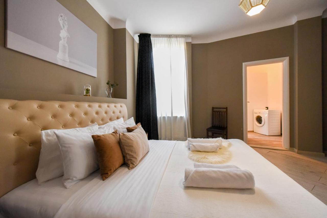 דירות בוקרשט Amazing Location & Elegant Apt - Old Town מראה חיצוני תמונה