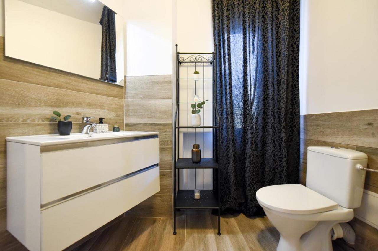 דירות בוקרשט Amazing Location & Elegant Apt - Old Town מראה חיצוני תמונה