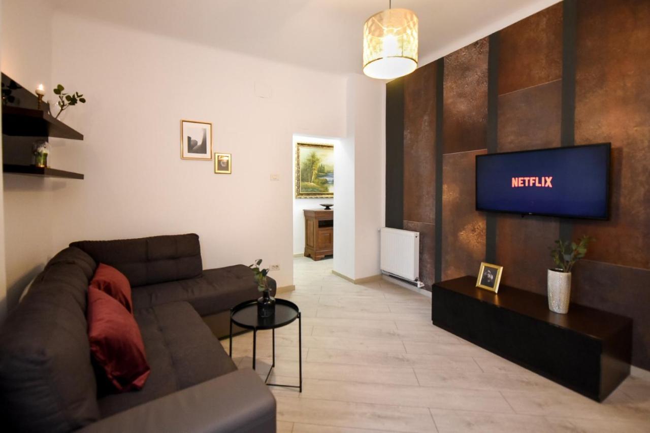 דירות בוקרשט Amazing Location & Elegant Apt - Old Town מראה חיצוני תמונה