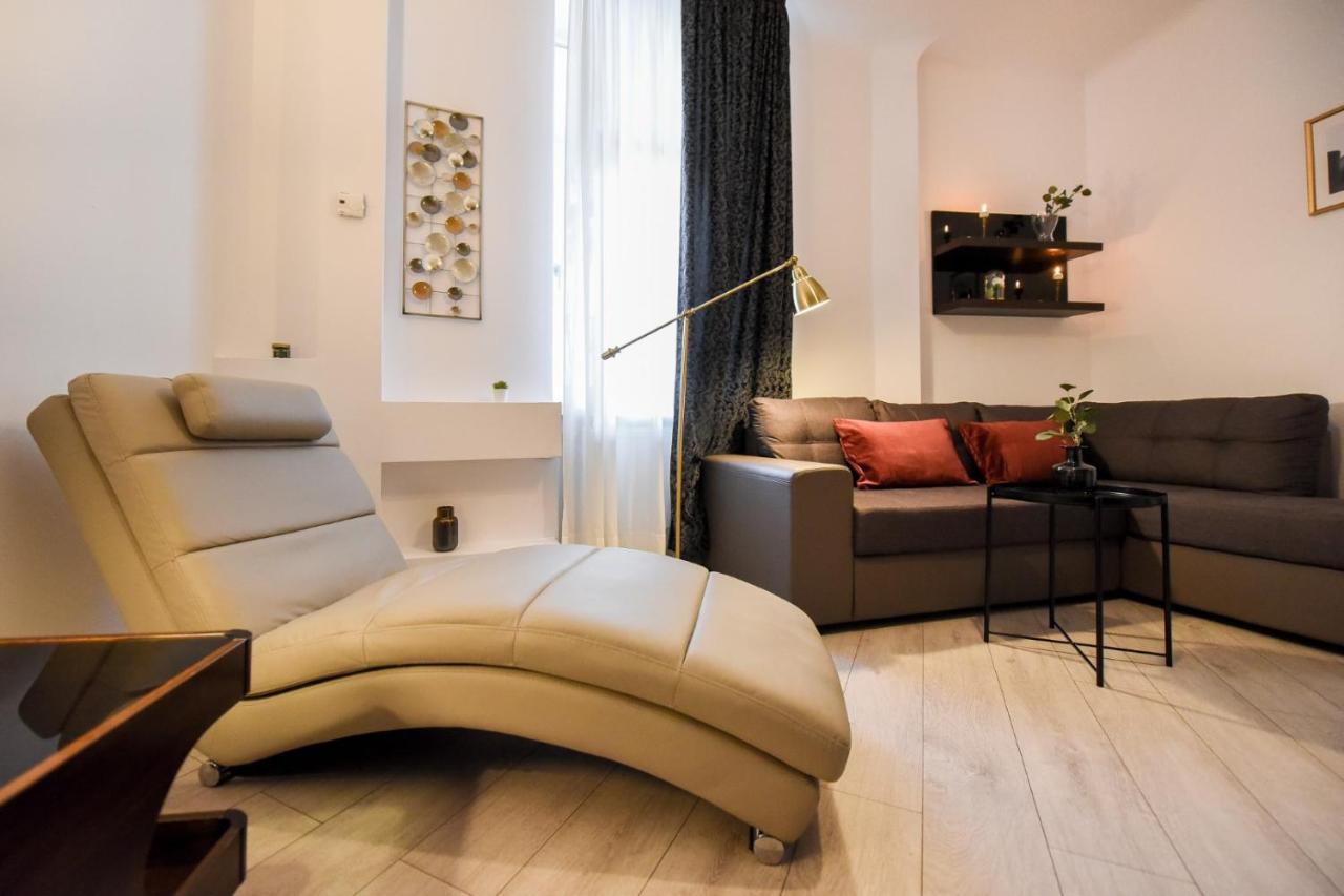 דירות בוקרשט Amazing Location & Elegant Apt - Old Town מראה חיצוני תמונה