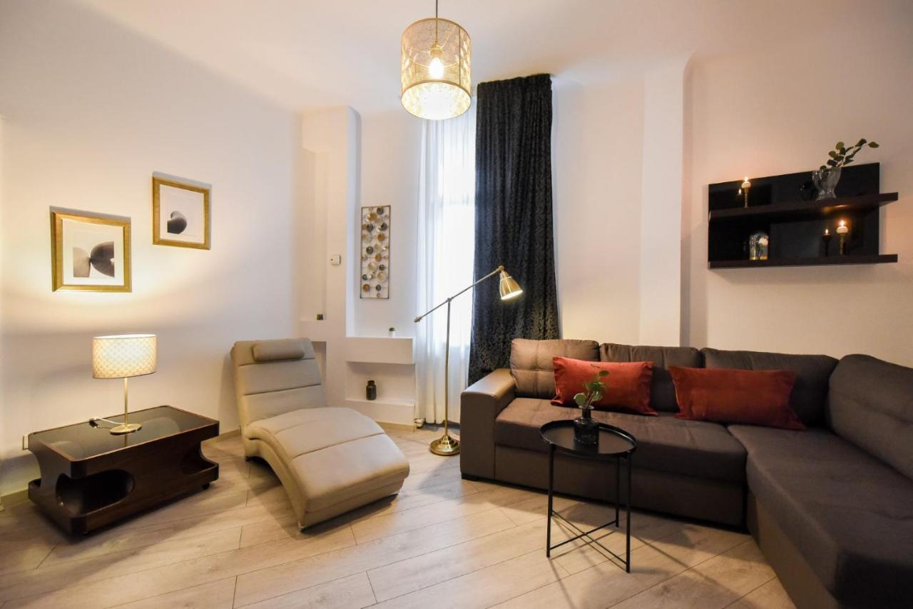 דירות בוקרשט Amazing Location & Elegant Apt - Old Town מראה חיצוני תמונה