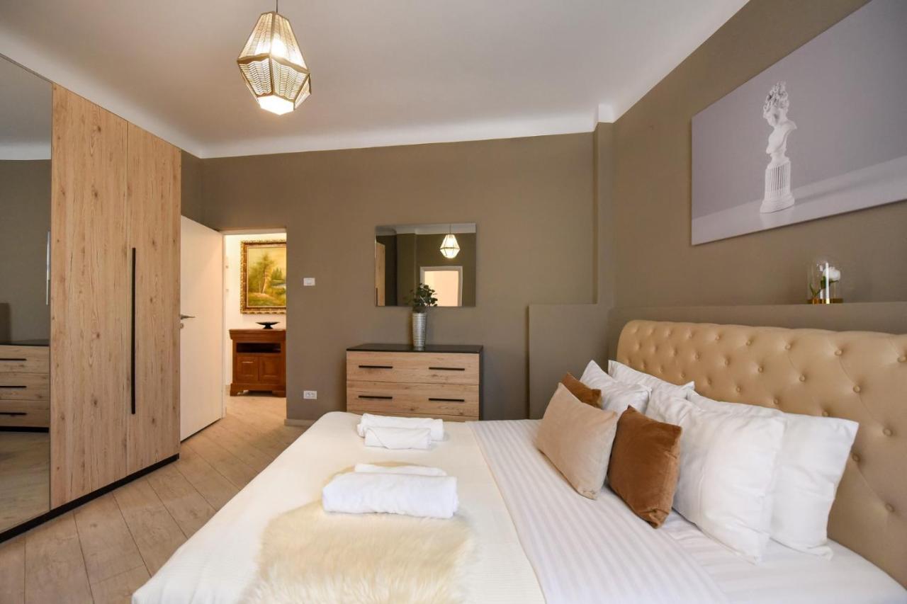דירות בוקרשט Amazing Location & Elegant Apt - Old Town מראה חיצוני תמונה