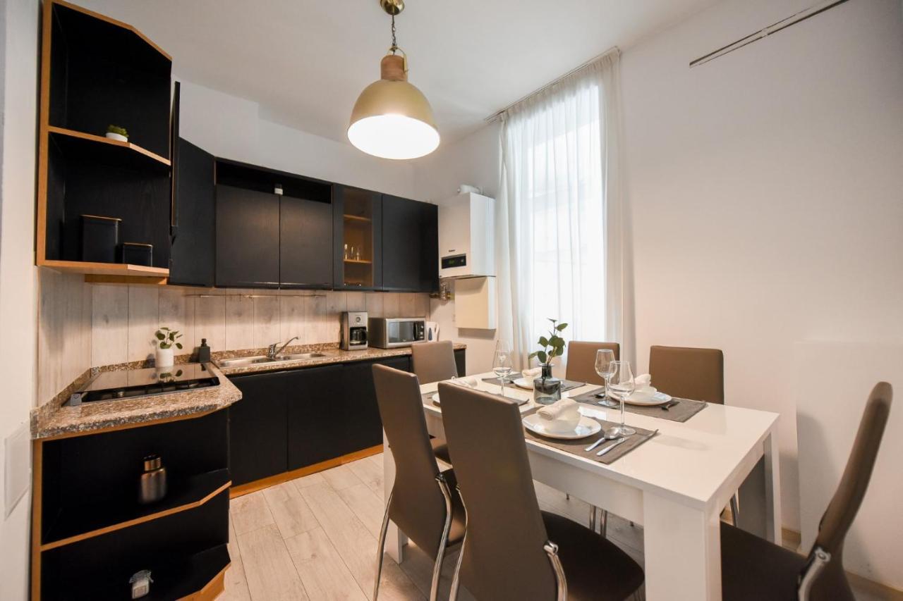 דירות בוקרשט Amazing Location & Elegant Apt - Old Town מראה חיצוני תמונה