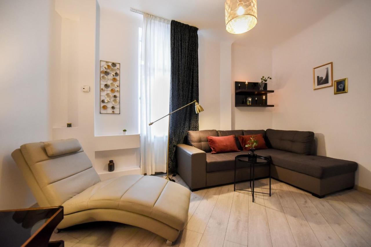 דירות בוקרשט Amazing Location & Elegant Apt - Old Town מראה חיצוני תמונה